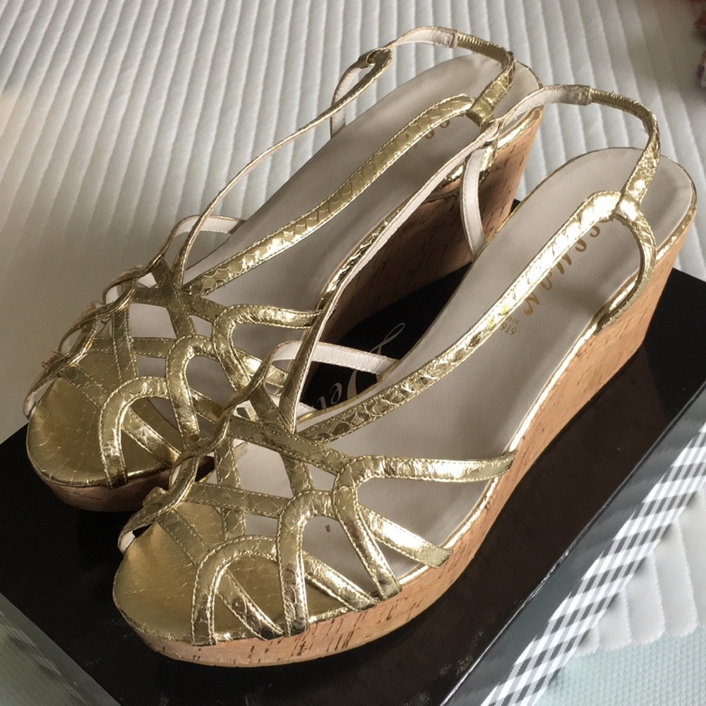Delman wedge wedge sandal, gold.